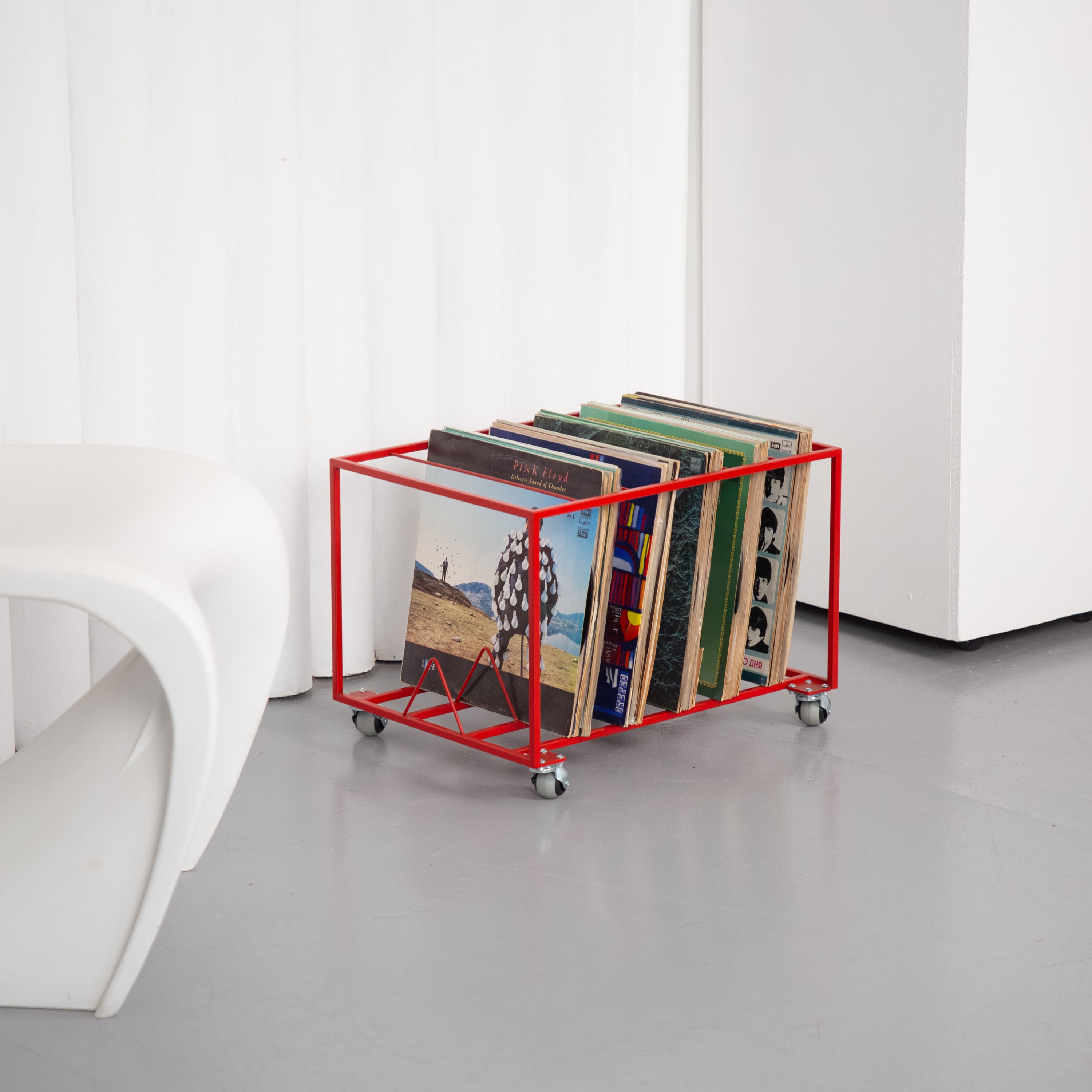 Vinyl Record Stand on Wheels – Metal LP Storage Rack with Dividers, Modern Vinyl Organizer