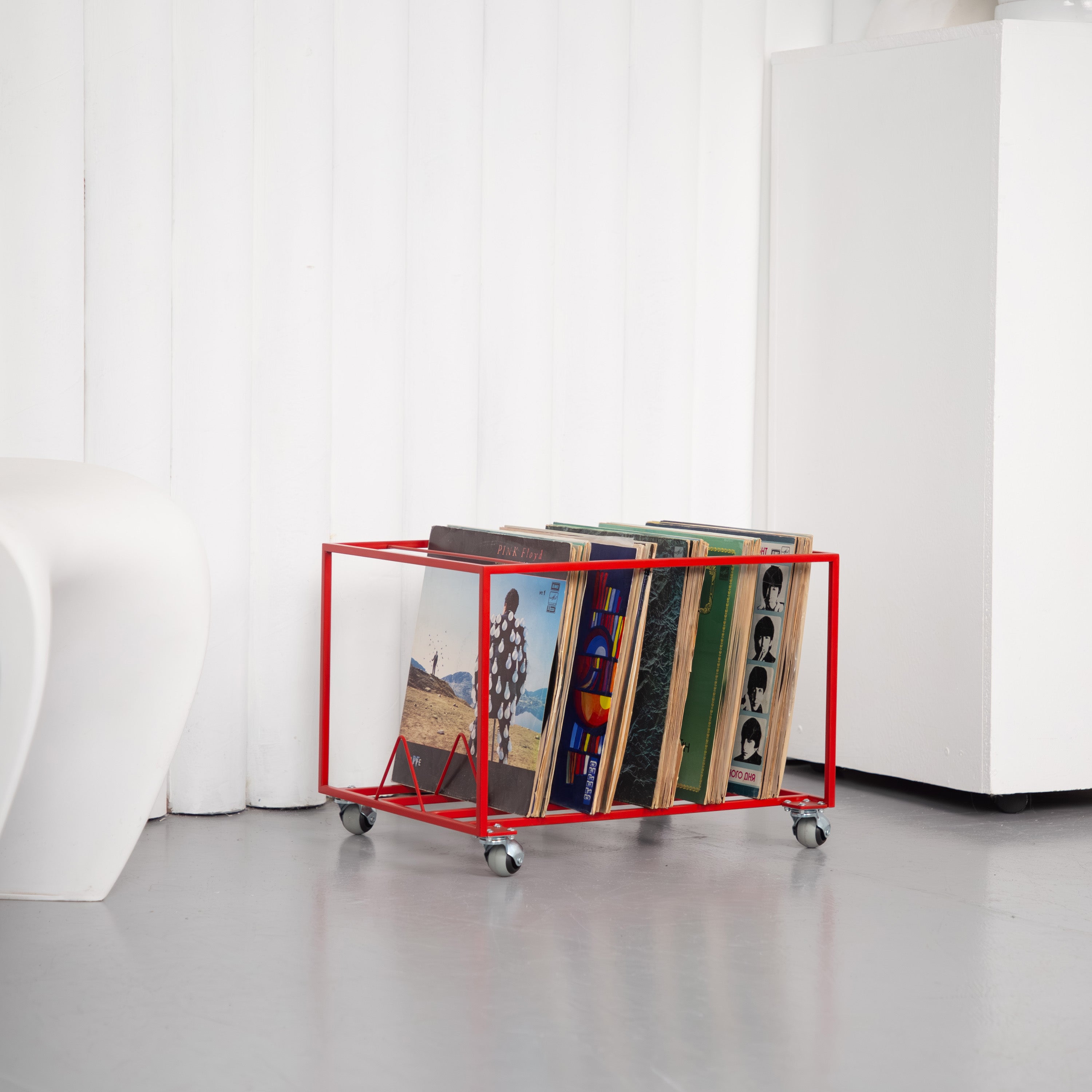 Vinyl Record Stand on Wheels – Metal LP Storage Rack with Dividers, Modern Vinyl Organizer