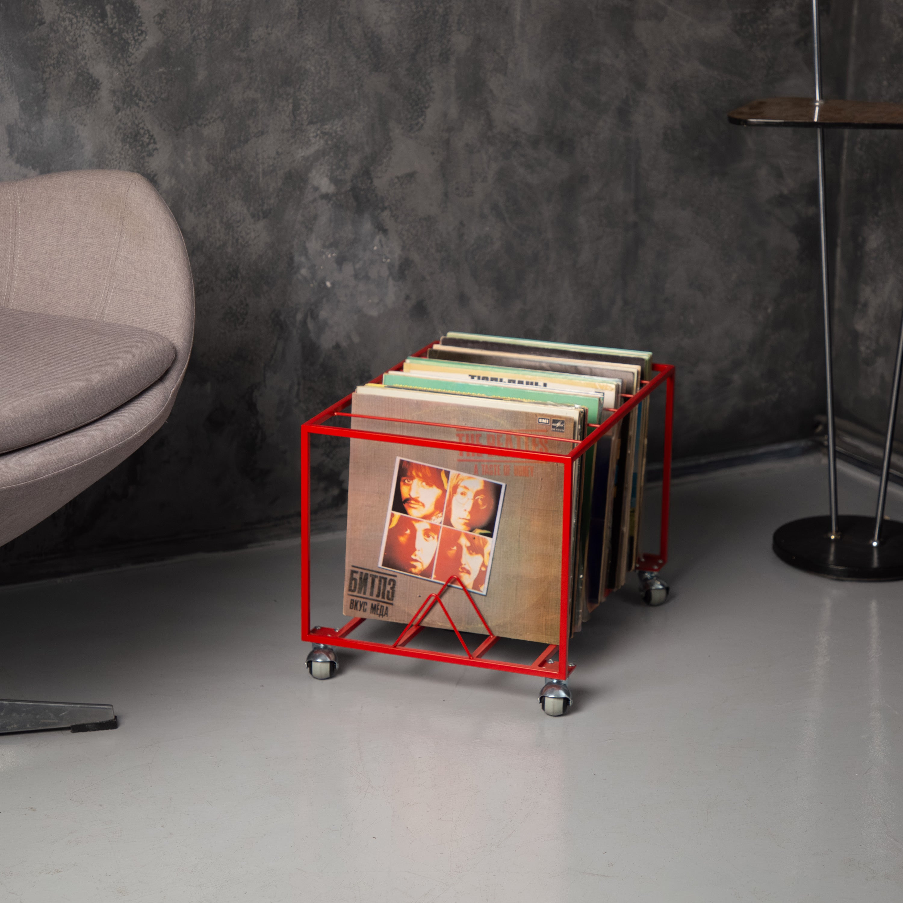 Vinyl Record Stand on Wheels – Metal LP Storage Rack with Dividers, Modern Vinyl Organizer