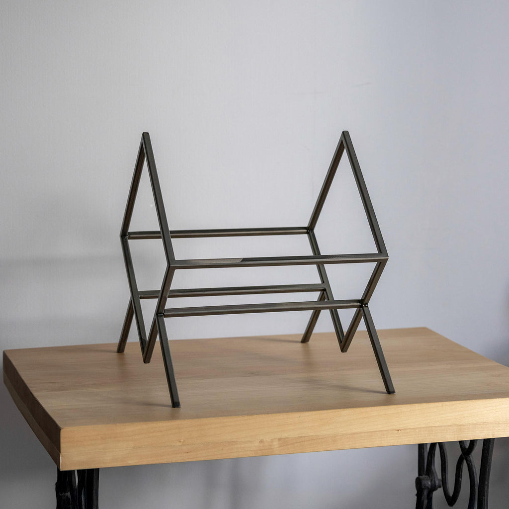 Minimalist Metal Vinyl Record Holder: Modern LP Storage Rack