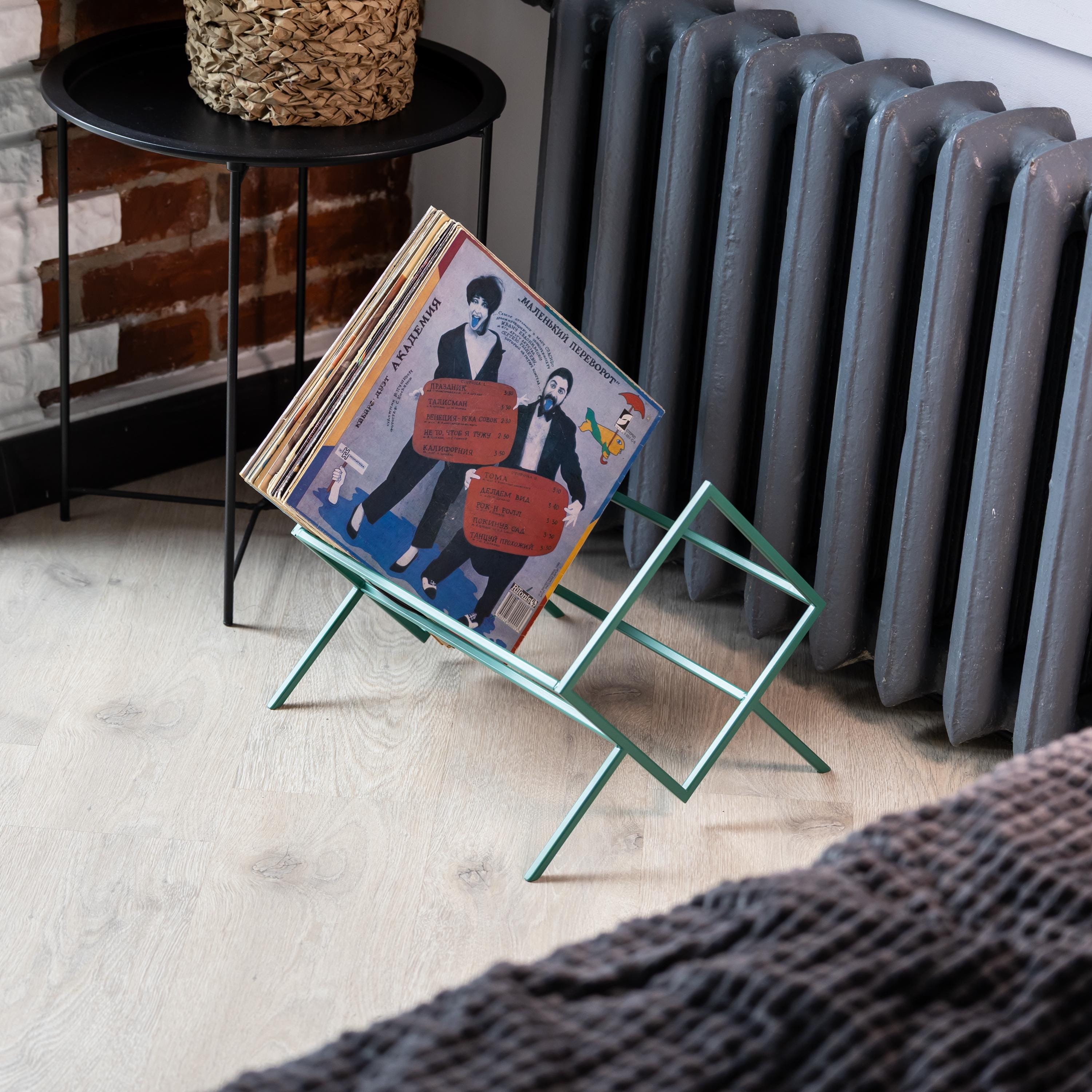 Handmade Metal Vinyl Record Holder: Minimalist LP Storage - Modern Music Decor