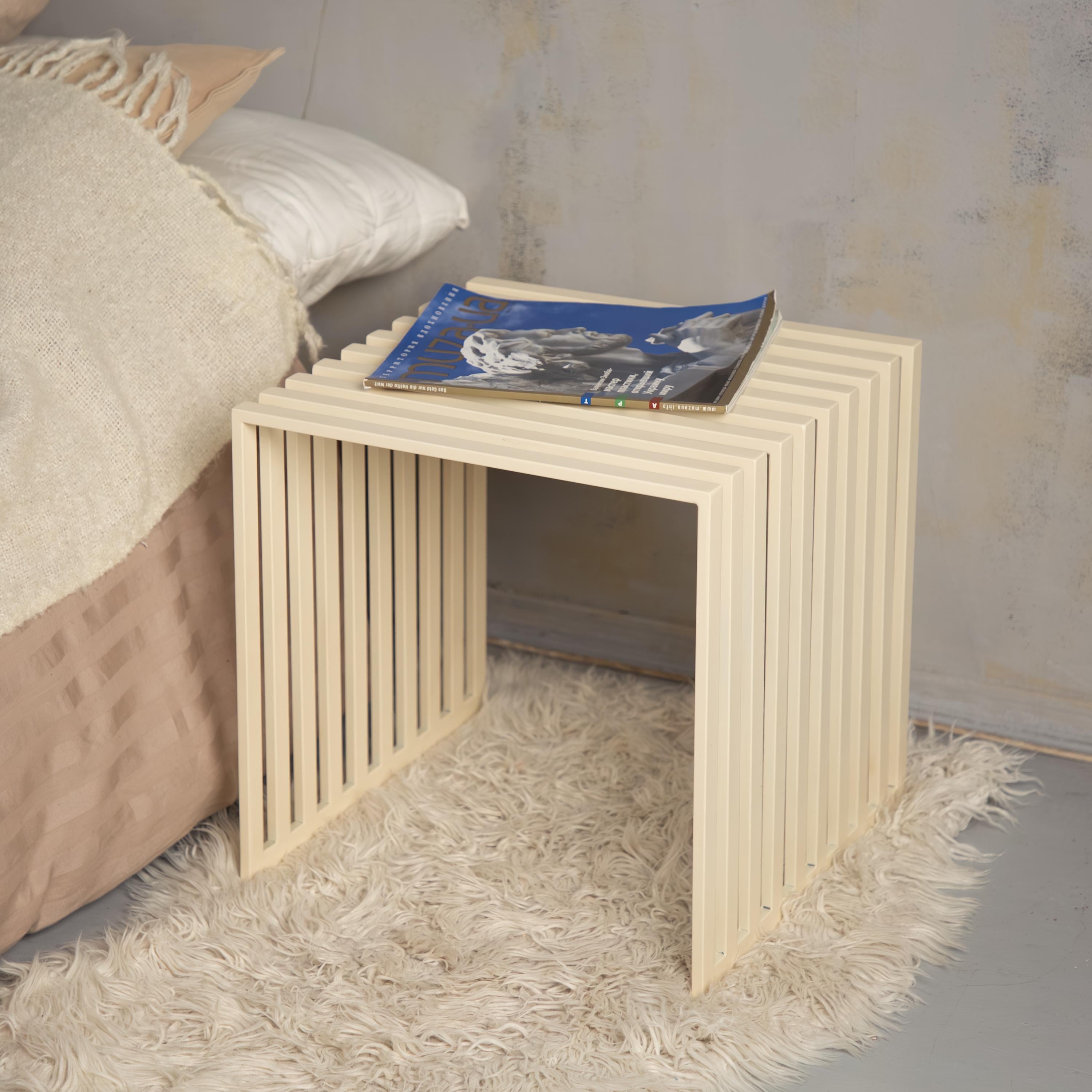 Modern Side Table Metal Small Coffee Table Bedside Accent Furniture Plant Stand
